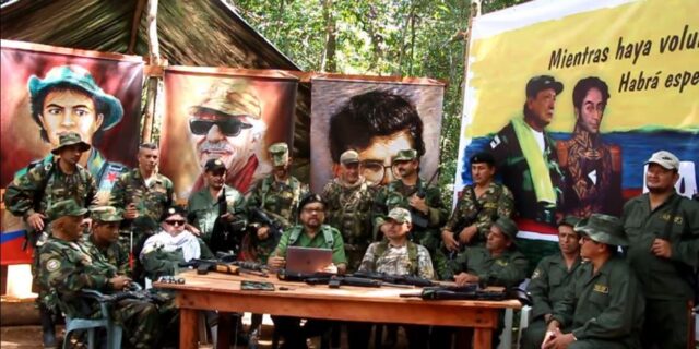 Comienza expulsión de otros dos ex FARC que aparecen en video con Iván Márquez