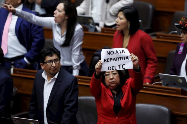 Congreso de Perú desafió a Vizcarra y celebró elecciones del Tribunal Constitucional