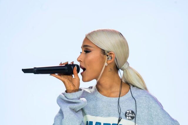 Ariana Grande demanda a Forever 21 por uso de imágenes similares a las suyas