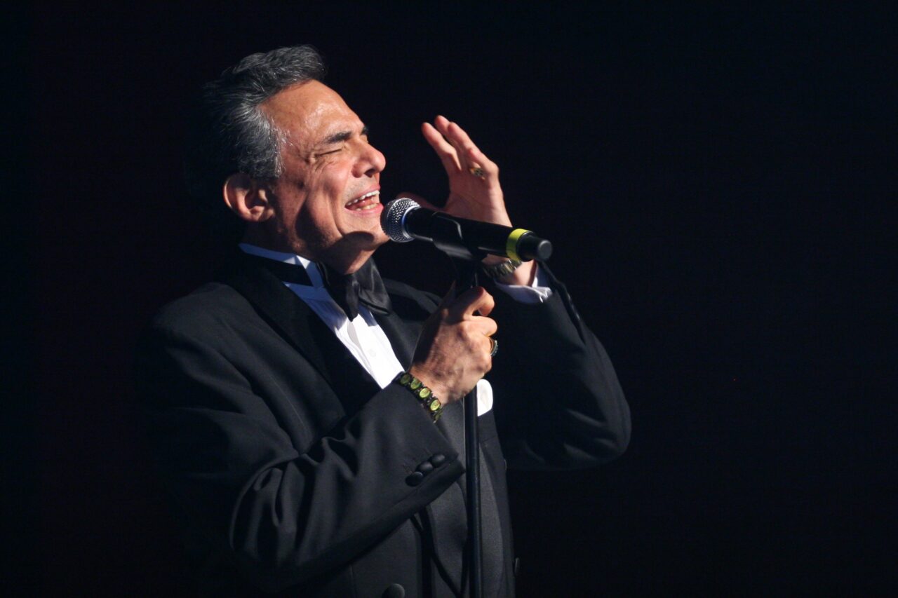 Artistas lamentan muerte de José José