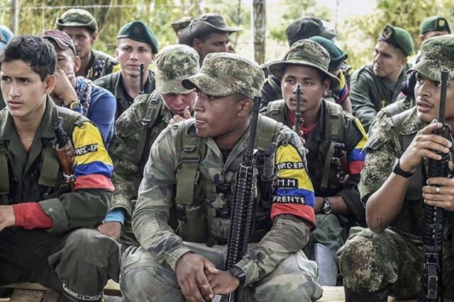 Frente Institucional Militar: Las FARC se instalarán en territorio venezolano