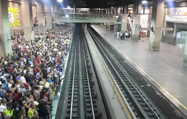 Aseguran que tren descarrilado causó retraso en la Línea 1 del Metro