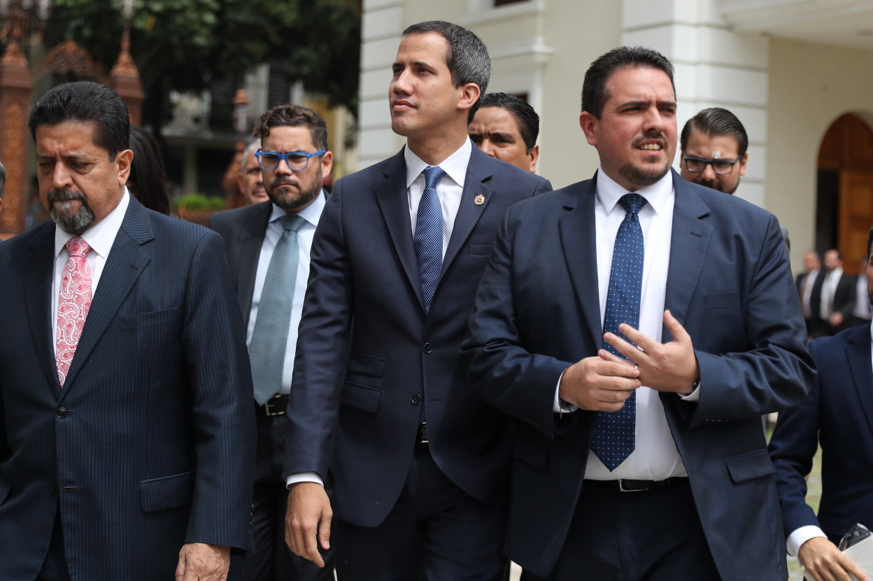 Edgar Zambrano, Juan Guaidó y Stalin González en la Asamblea Nacional - EFE