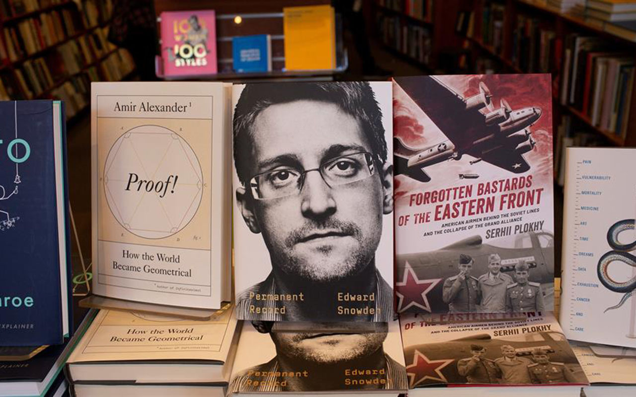 Edward_Snowden