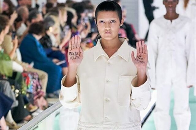 Modelo manifestó en contra de Gucci en desfile de la marca