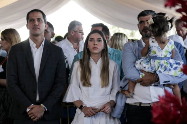 Guaidó llegó a la misa de la Virgen del Valle en Lechería