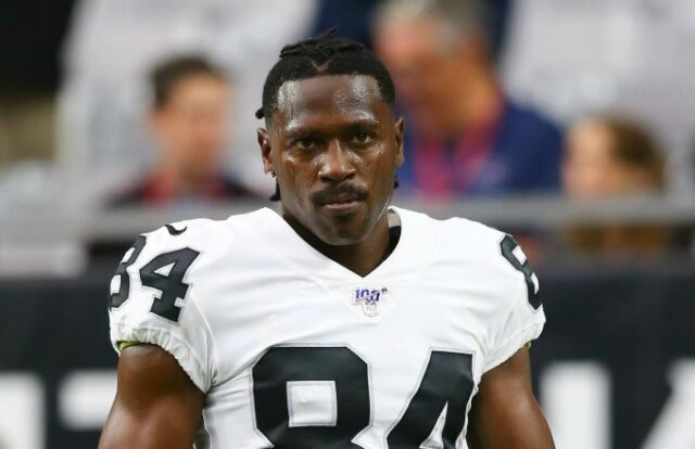 El receptor Antonio Brown es acusado de violar a su antigua entrenadora