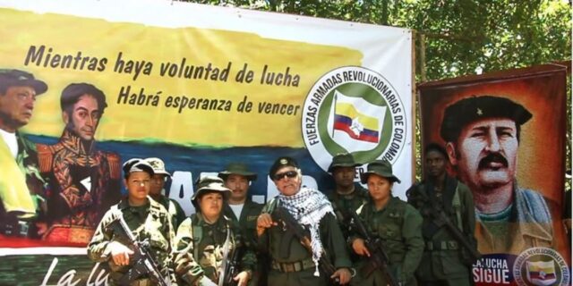 Jesús Santrich reaparece en un nuevo video con guerrilleros armados