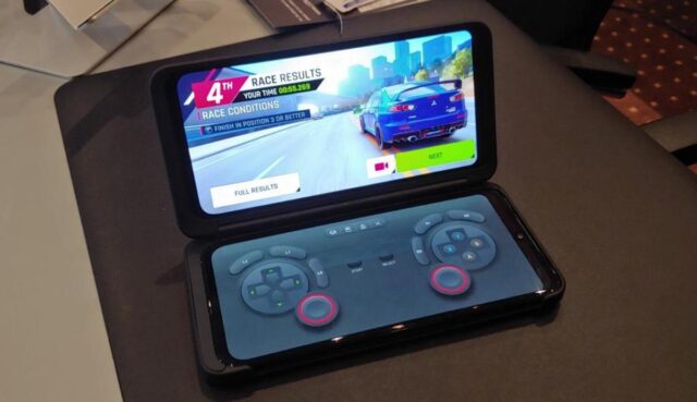 LG apostó por los videojuegos con un celular de pantalla doble