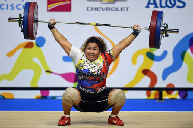 Pesista Naryuri Pérez ganó bronce en el Mundial de Tailandia