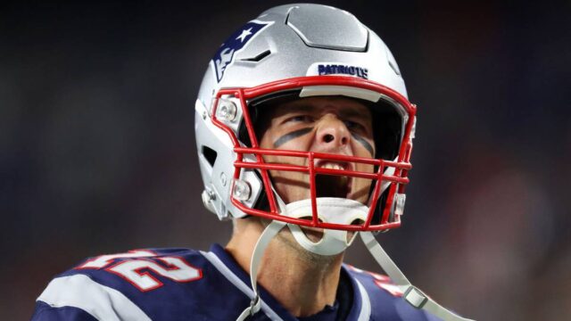 [VIDEO] Tom Brady y sus Patriots aplastaron a los Steelers 33-3