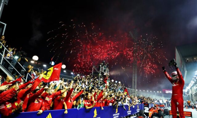 Vettel conquistó Singapur con estrategia sobre Leclerc