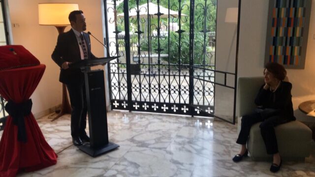 Gobierno francés le concedió la Orden Nacional del Mérito a Margot Benacerraf
