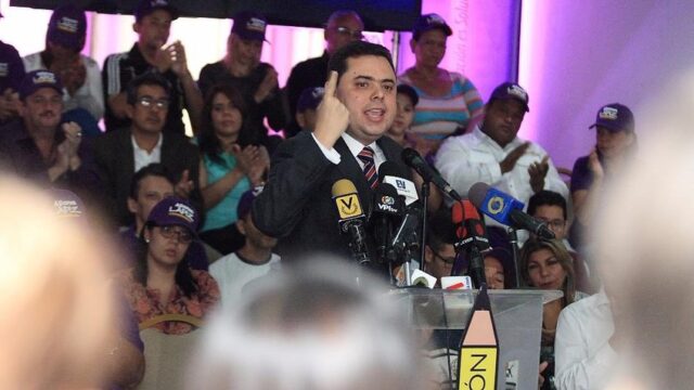 Ecarri: “La educación se convirtió en un privilegio para muy pocos”