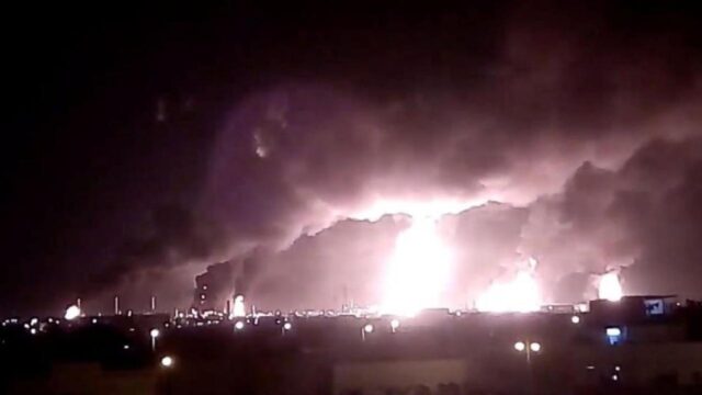Drones hutíes incendiaron dos refinerías de Aramco en Arabia Saudita