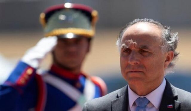 Canciller chileno habló con Guaidó sobre asesor que ingresó a la embajada