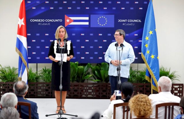 La UE ofrece financiar una apertura económica en Cuba