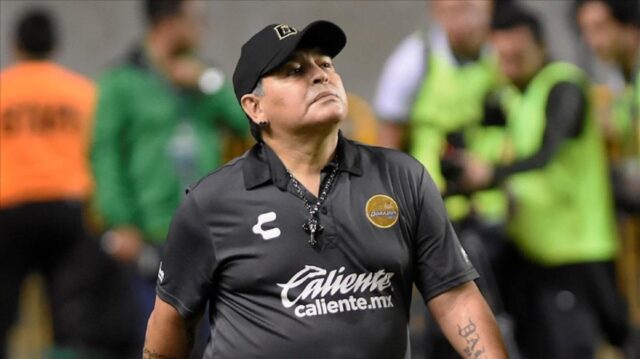 Maradona celebró la victoria de su equipo con baile y gorra de Venezuela