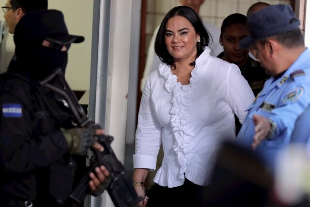 Condenan a 58 años de cárcel a esposa del ex presidente de Honduras Porfirio Lobo