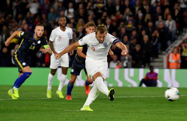 Inglaterra despertó a Kosovo y CR7 goleó a Lituania