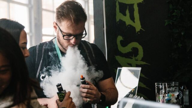 Estudio indica que los cigarrillos electrónicos con sabores agravan el asma