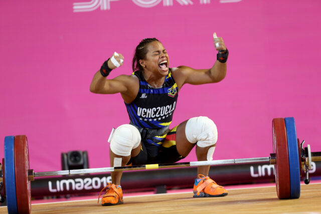 Génesis Rodríguez entra en acción en el Mundial de pesas