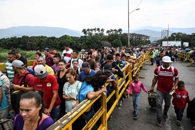 Duque anuncia cumbre en Bruselas para abordar crisis migratoria venezolana