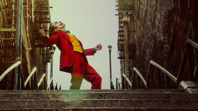 “Joker”: cuál es el origen de la canción que Joaquín Phoenix baila en la película y por qué causa controversia