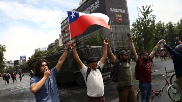 Presentan contrapropuesta a agenda de Piñera para superar crisis en Chile