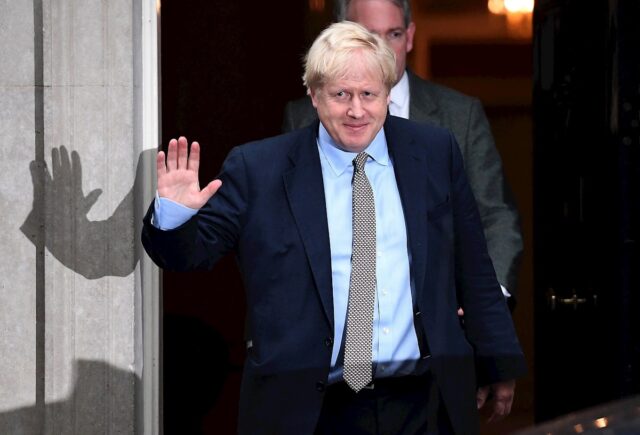 Boris Johnson salió del hospital, pero seguirá convaleciente en casa