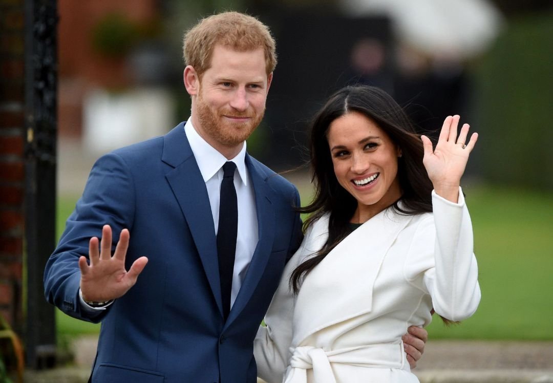 La reina Isabel pide una solución rápida tras conmoción por anuncio de Harry y Meghan