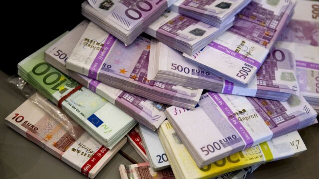 Capturan a tres chinos con 2,7 millones de euros en efectivo en aeropuerto de Roma