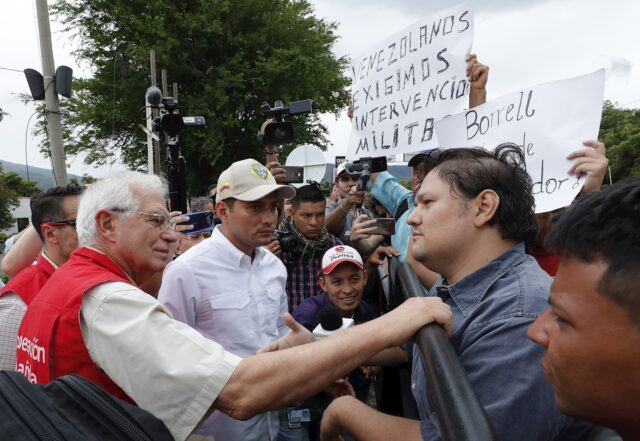 Venezolanos pidieron al canciller de España que ayude al país a salir de la crisis