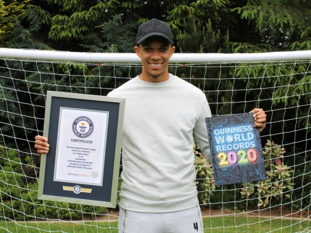 Alexander-Arnold: el futbolista con un Récord Guinness