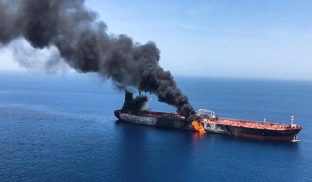 Varios misiles alcanzaron a petrolero iraní en el Mar Rojo