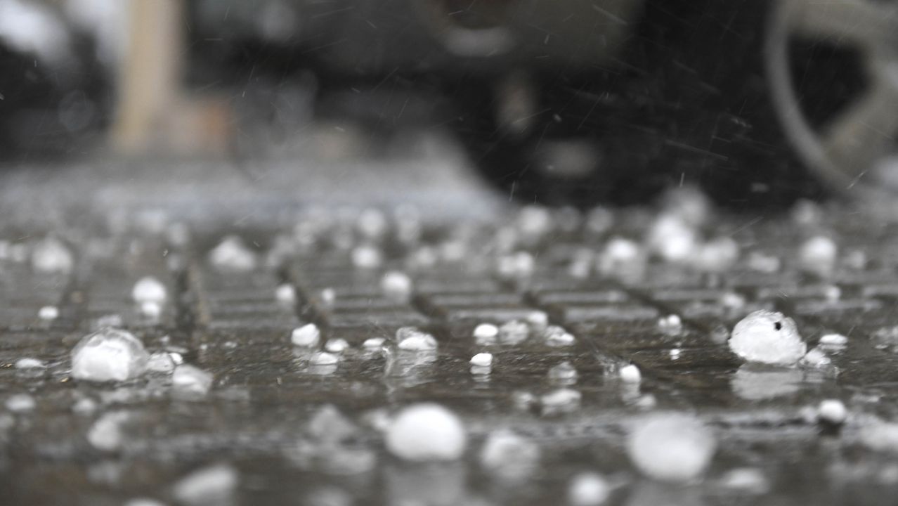 Reportan que está cayendo granizo en el centro de Caracas