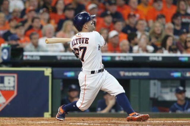[VIDEO] Altuve y Utley son los camareros con más jonrones en postemporada