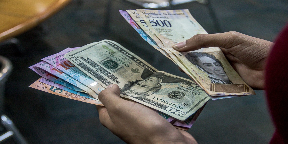 Dólar paralelo sobrepasó la barrera de los 40.000 bolívares este jueves