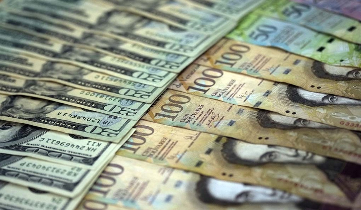 Dólares y bolívares| La Razón