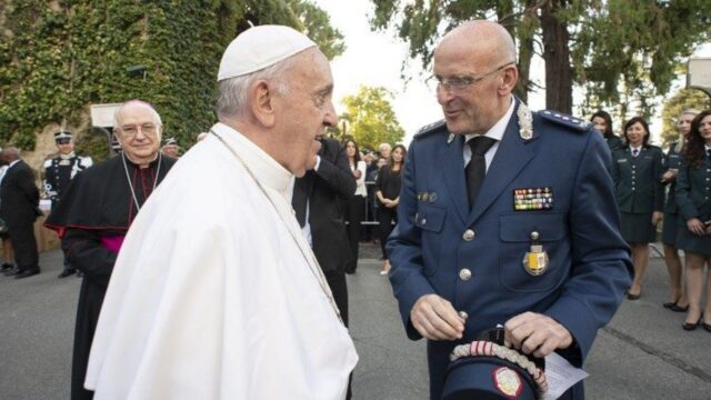 Papa nombra a nuevo jefe de Seguridad del Vaticano tras dimisión de Giani
