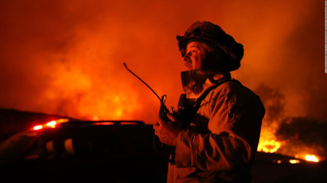 Declararon emergencia por incendios en dos condados de California