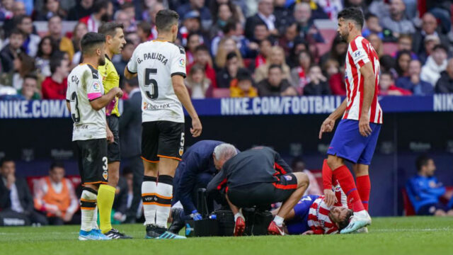 Joao Félix se retiró lesionado en el partido Atlético-Valencia