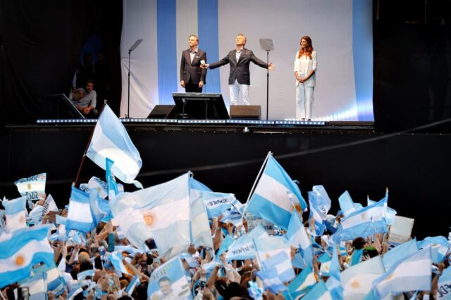 Macri celebró un acto multitudinario a ocho días de las elecciones