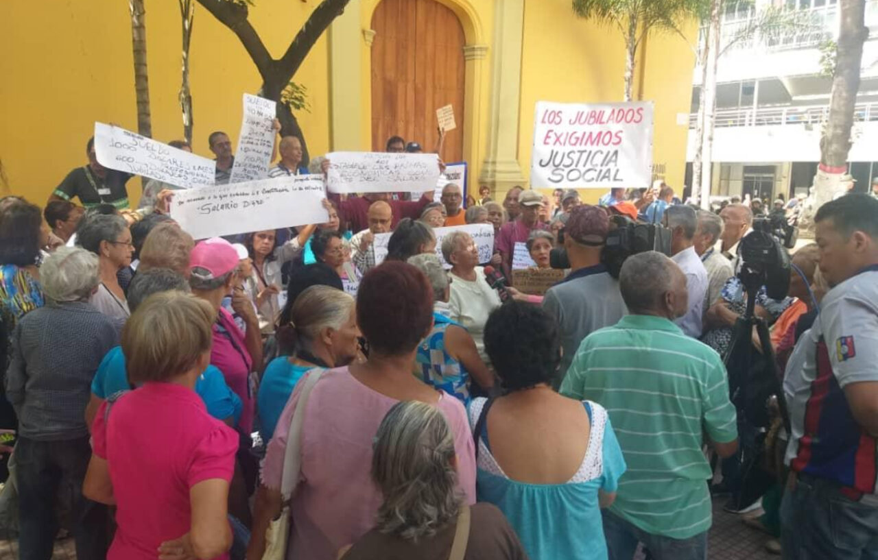 Pensionados-protesta-IVSS