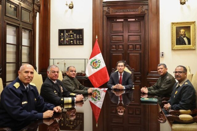 Militares respaldan a Martín Vizcarra tras disolución del Congreso