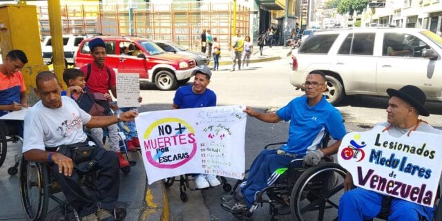 Pacientes con lesiones medulares protestaron para exigir medicamentos