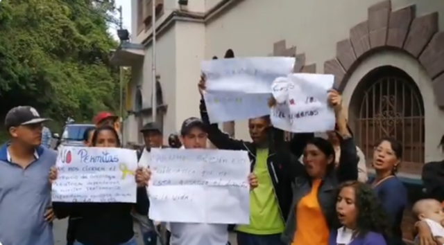 Protestaron por el cierre de la unidad oncológica pediátrica del Luis Razetti