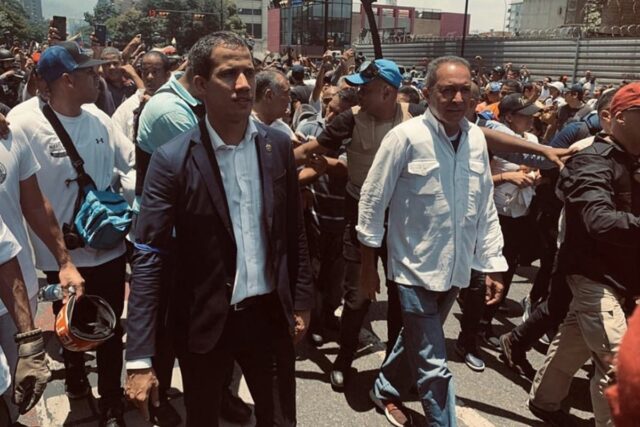 Richard Blanco a Juan Guaidó: "Sigo perdiendo la capacidad de asombro contigo"