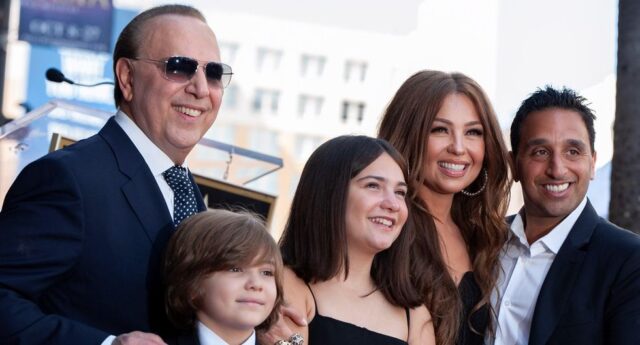 Tommy Mottola recibió su estrella en Paseo de la Fama junto a Thalía
