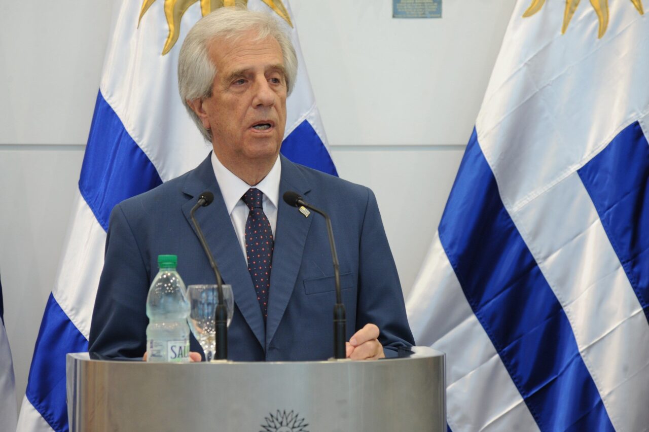 Uruguay advierte que "disyuntiva" de Venezuela es "entre la guerra y la paz"